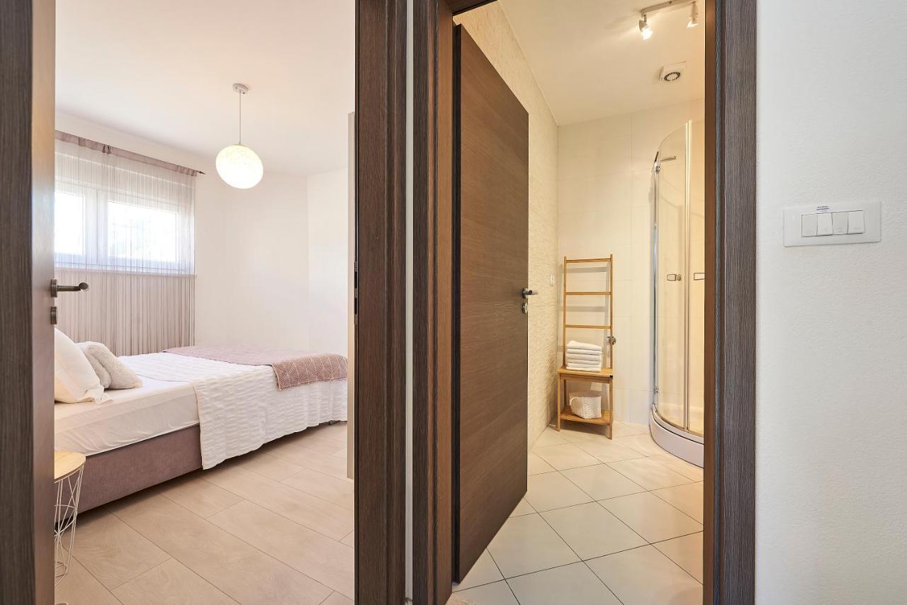 Apartmani Sara I Klara Трогир Экстерьер фото