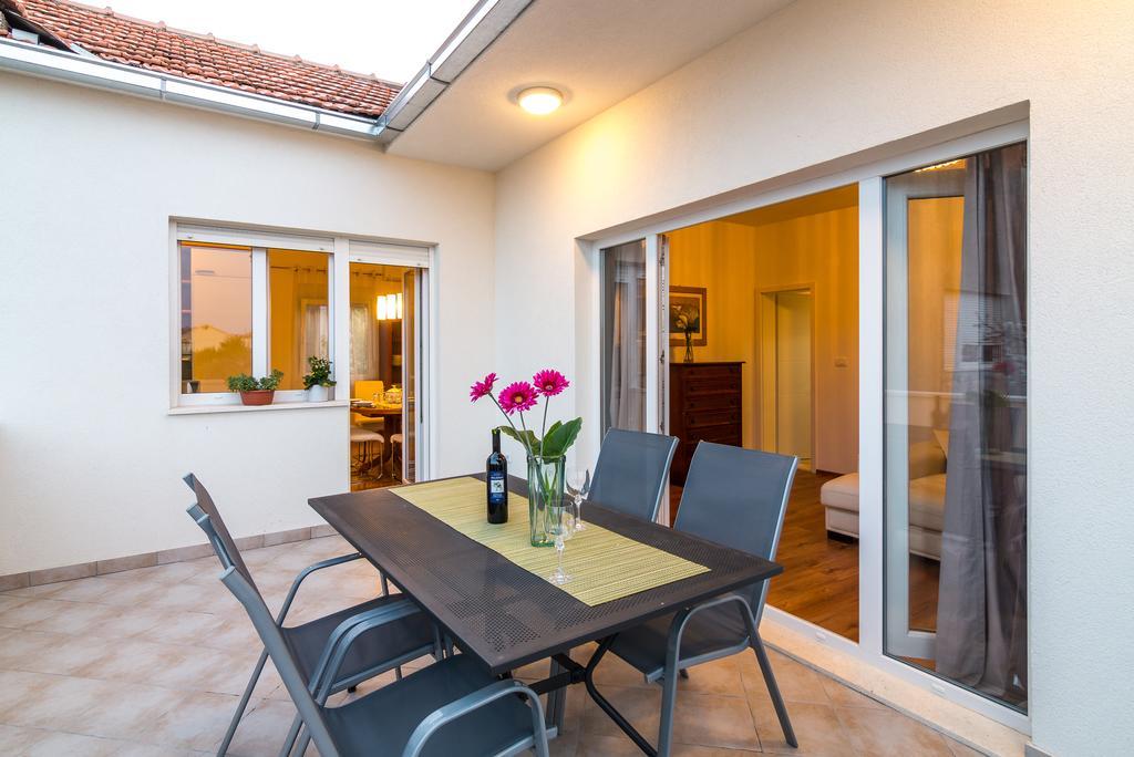 Apartmani Sara I Klara Трогир Экстерьер фото